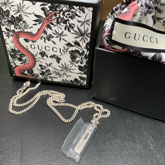 Authentic GUCCI
G Bar Pendant Necklace - Picture 5 of 12